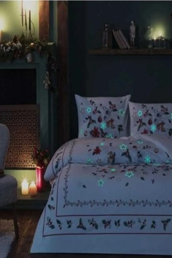 Taç Glow Parlayan Çift Kişilik Nevresim Takımı Charm Kırmızı Taç Glow Parlayan Çift Kişilik Nevresim Takımı Charm Kırmızı